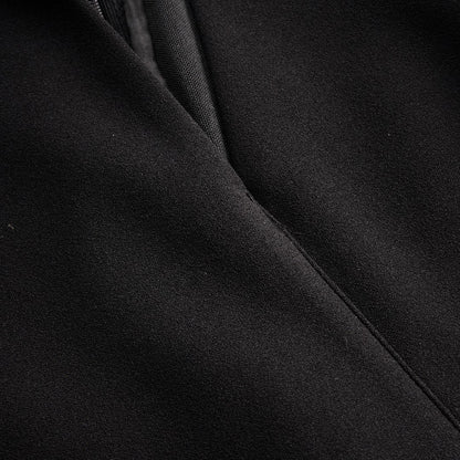 Marina | Vestido negro refinado con cinturón y cuello mandarín