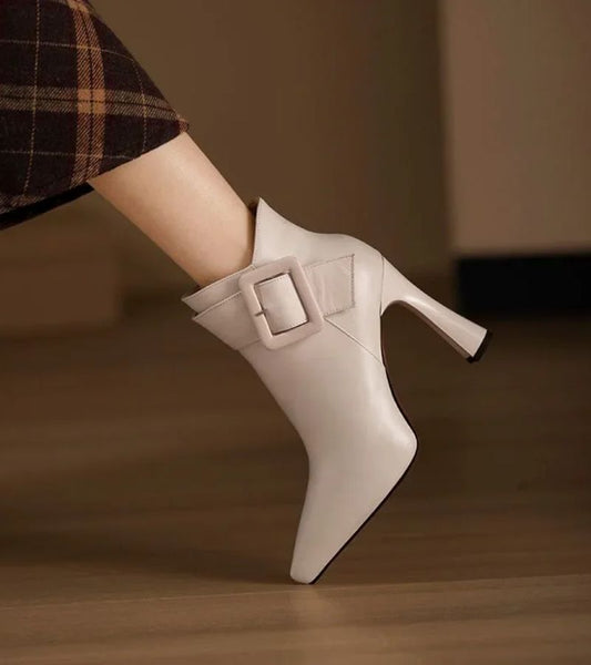Avelin | Botines con Tacón y Hebilla Oversize