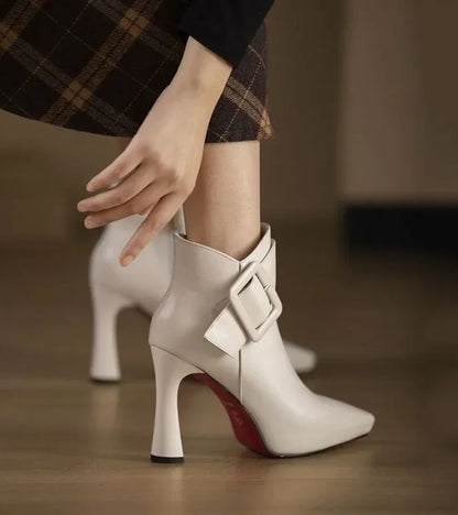 Avelin | Botines con Tacón y Hebilla Oversize