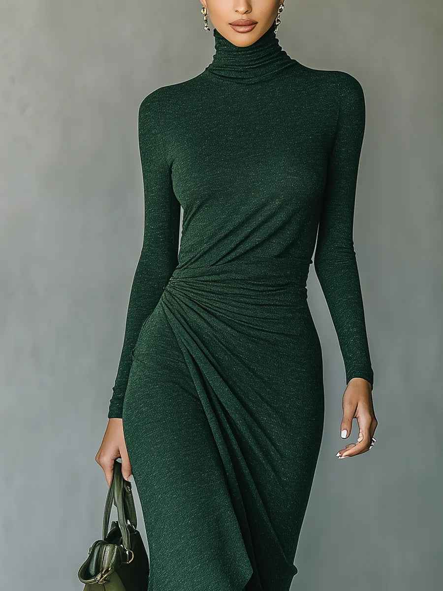 Lenora · Vestido midi envolvente asimétrico con pliegues y cuello alto verde oscuro
