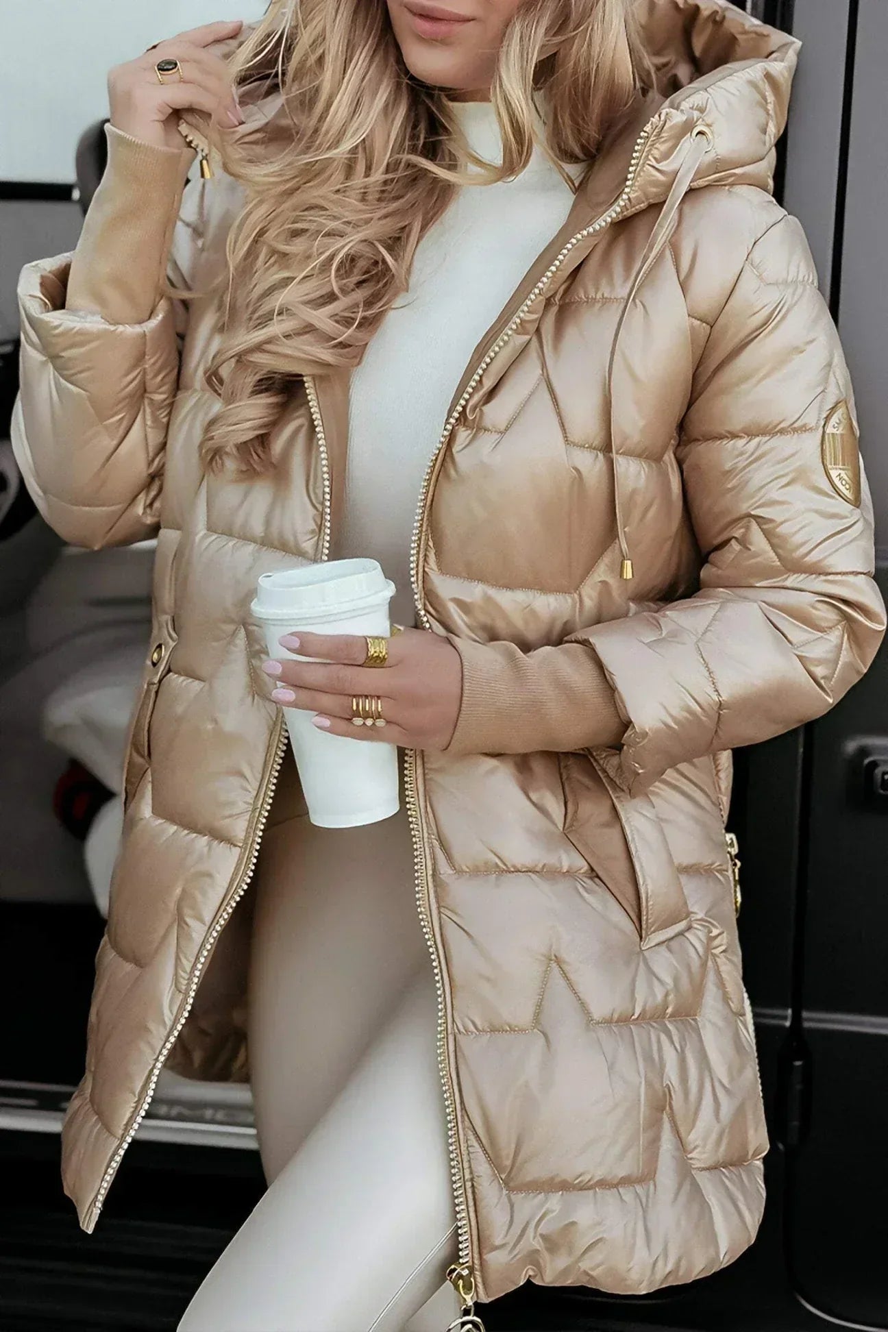 Mia | Chaqueta acolchada larga y cálida con capucha generosa